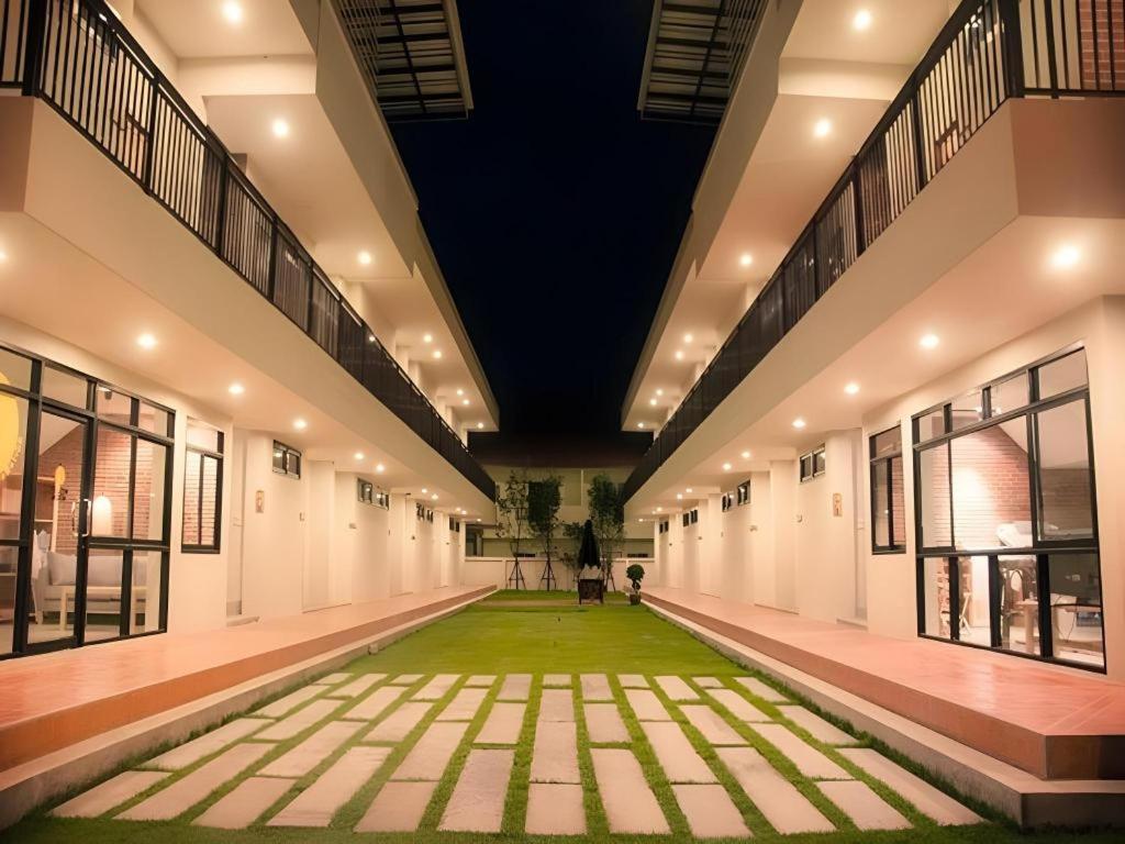 Yellow Moon Hotel Pattaya Eksteriør billede